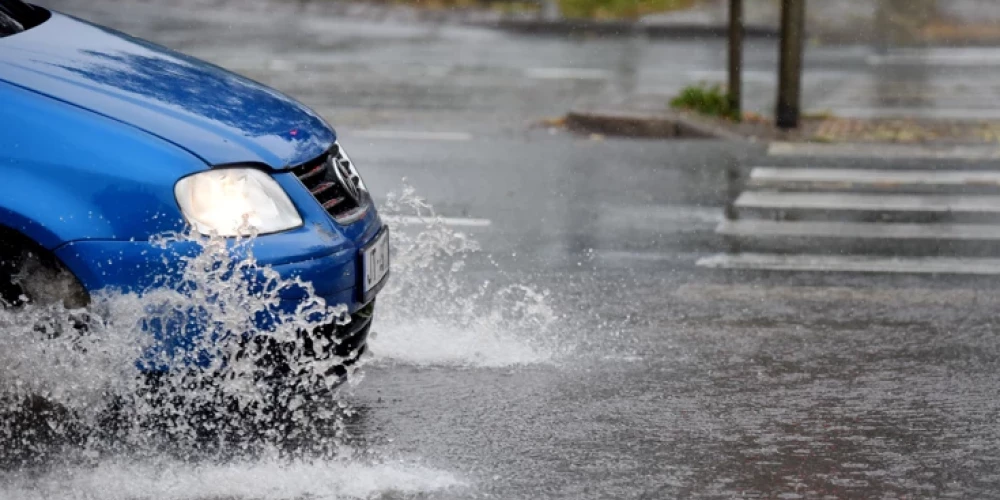 Rīgas transporta sistēma pēdējos gados piedzīvo būtisku slodzi, ko galvenokārt rada strauji pieaugošais privāto automobiļu skaits. Darba dienās Rīgā iebrauc un izbrauc līdz pat 209 tūkstošiem automašīnu.