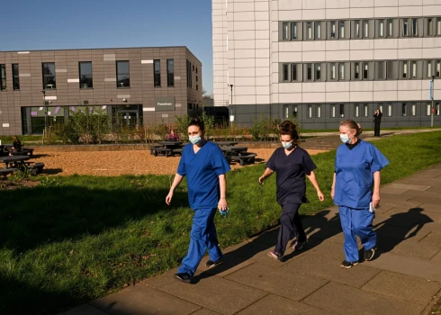 Lielbritānijā, Kentā, novērots meningīta uzliesmojums, un slimības izplatība saistīta ar vietējo naktsklubu. 