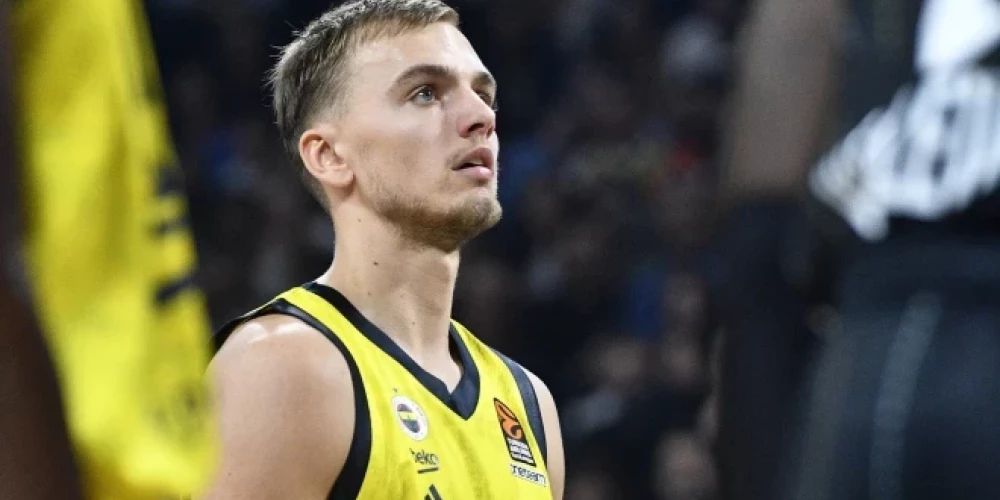 Latvijas basketbolists Artūrs Žagars piektdien ULEB Eirolīgas 32. kārtas spēlē bija Stambulas "Fenerbahce" pieteikumā, taču laukumā nedevās.