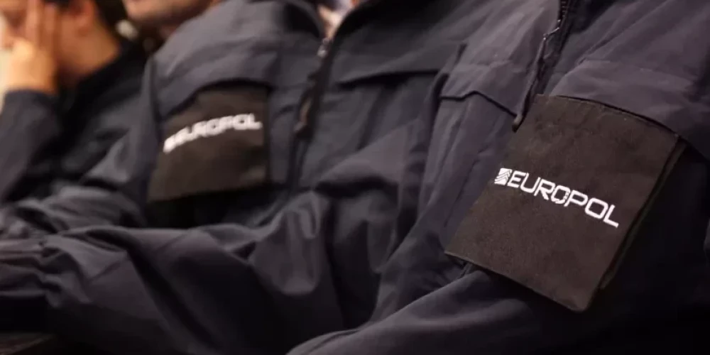 Sagrauta krāpnieciska platforma, kas piedāvāja bērnu ļaunprātīgas izmantošanas attēlus.