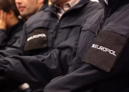 Sagrauta krāpnieciska platforma, kas piedāvāja bērnu ļaunprātīgas izmantošanas attēlus.