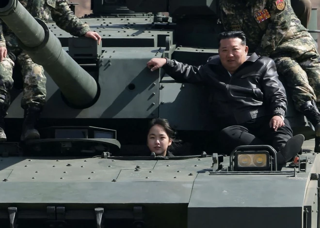 13-летняя дочь Ким Чен Ына села за руль танка. Подготовка преемницы идет полным ходом?