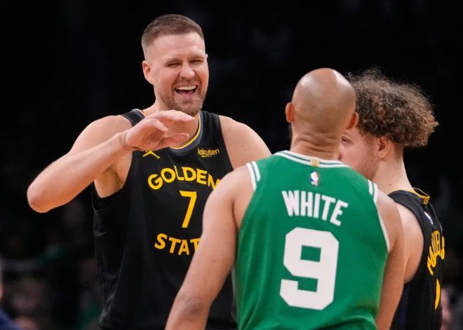 Porziņģis savainojuma dēļ spēlē tikai pirmajā puslaikā "Warriors" zaudējumā "Pistons"