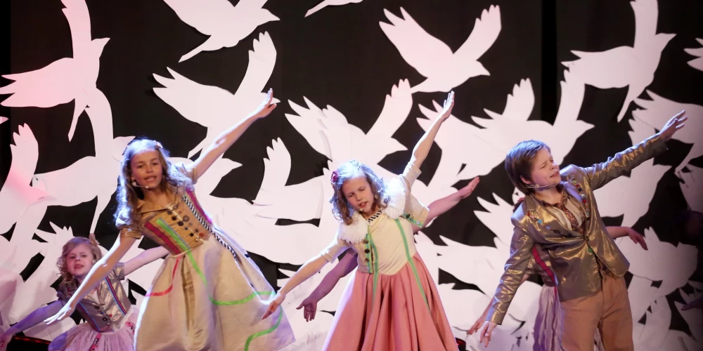 Dzeguzīte —  легендарный детский вокальный ансамбль, основанный в 1971 году. Это один из самых популярных и долговечных детских коллективов в Латвии.