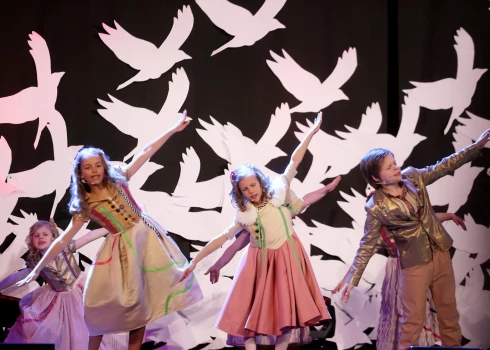 Dzeguzīte —  легендарный детский вокальный ансамбль, основанный в 1971 году. Это один из самых популярных и долговечных детских коллективов в Латвии.