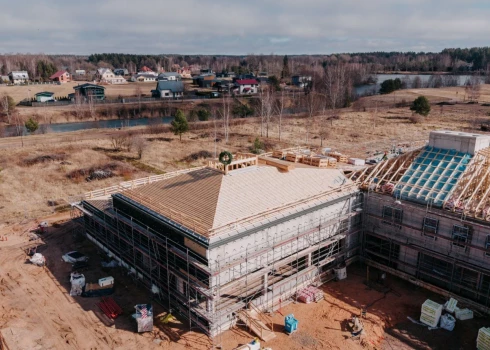 Ādažos, Ūbeļu ielā, nākamā gada rudenī durvis vērs jauna pirmskolas mācību iestāde. Tai tikko nosvinēti Spāru svētki.