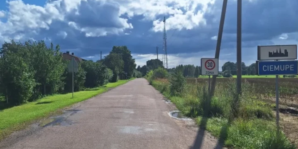 Vairākums ciemupiešu vairs nevēlas redzēt savā ciemā Pionieru ielas nosaukumu.