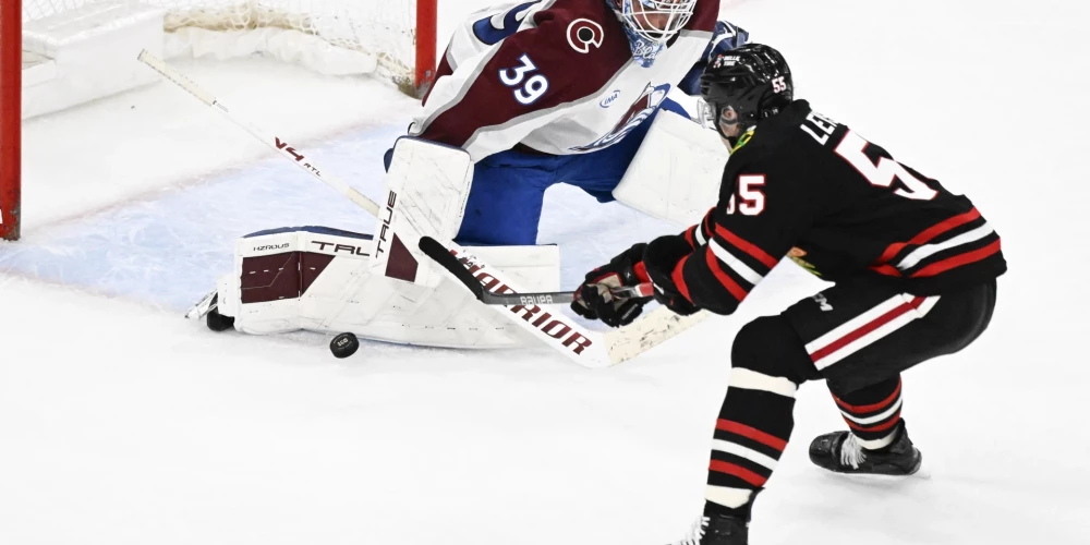 "Avalanche" viesos ar 4:1 (2:0, 0:1, 2:0) pārspēja Čikāgas "Blackhawks".