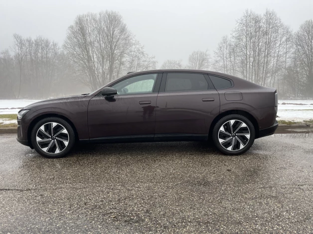 Volvo ES90 no dizaina viedokļa ir ļoti simpātisks auto - gan no ārpuses, gan iekšpusē.