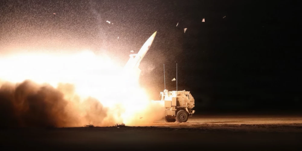  ASV raķešu sistēma “HIMARS”, ko izmanto ASV cīņā pret Irānu. 