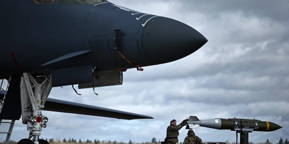 Lielbritānija nav piedalījusies ASV un Izraēlas uzbrukumos Irānai, bet ir atļāvusi amerikāņu bumbvedējiem izmantot Lielbritānijas bāzes, lai uzbruktu Irānas raķešu objektiem.