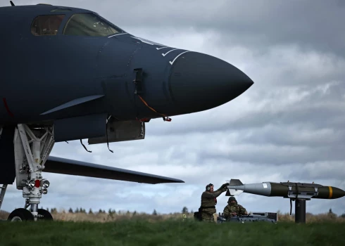 Lielbritānija nav piedalījusies ASV un Izraēlas uzbrukumos Irānai, bet ir atļāvusi amerikāņu bumbvedējiem izmantot Lielbritānijas bāzes, lai uzbruktu Irānas raķešu objektiem.