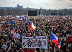 Čehijā tūkstošiem cilvēku protestē pret Babiša valdību