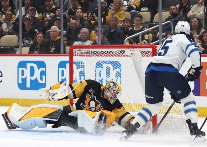 Šilovs ar "Penguins" izcīna uzvaru pēcspēles metienu sērijā