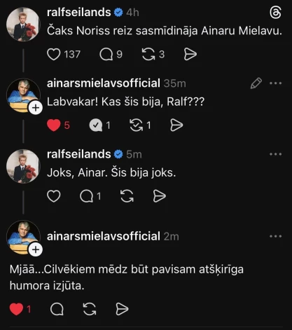 Abu mūziķu vārdu apmaiņa sākās pēc joka par Čaku Norisu.