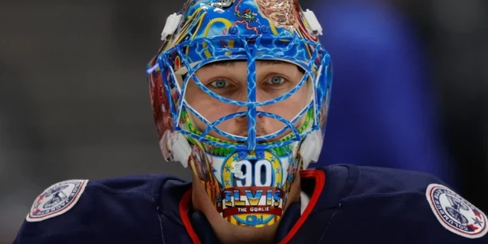 Latvijas vārtsargs Elvis Merzļikins sestdien palīdzēja Kolumbusas "Blue Jackets" komandai izcīnīt uzvaru NHL mačā.