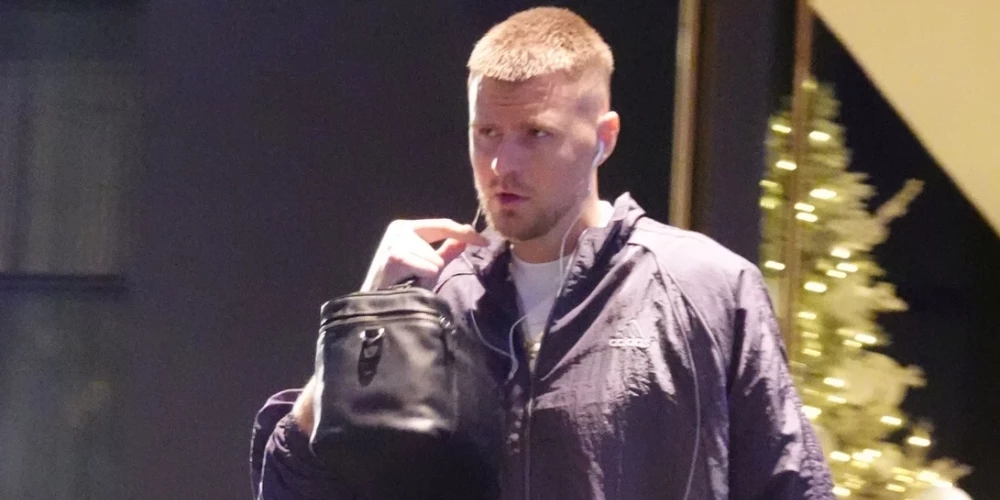 Latviešu basketbolists Kristaps Porziņģis mačā nepiedalījās saistībā ar muguras sāpēm.