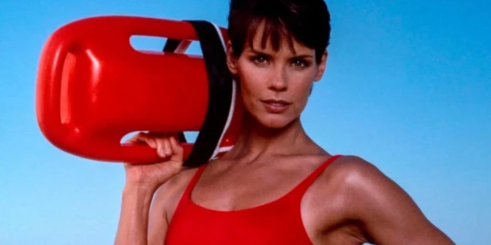 Александра Пол получила широкую известность благодаря роли в телесериале "Спасатели Малибу".