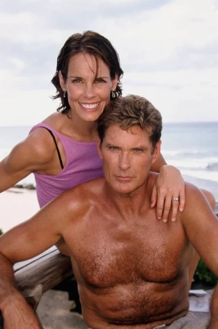 Александра Пол и Дэвид Хассельхофф в сериале "Спасатели Малибу".