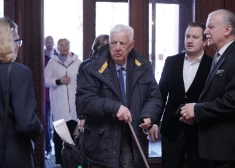 FOTO, VIDEO: vairāki simti cilvēku Rīgas Latviešu biedrības namā atvadās no izcilā kinorežisora Jāņa Streiča