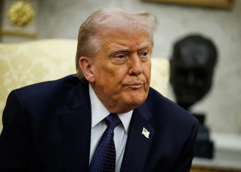 Donalda Trampa komanda apsver miera sarunas ar Irānu.