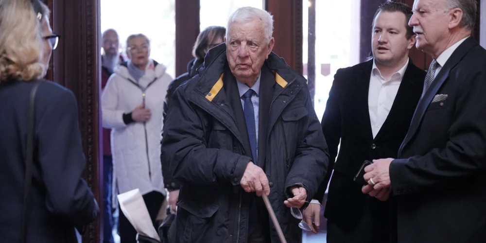 22 марта в Большом зале Дома Рижского латышского общества несколько сотен человек простились с кинорежиссером и сценаристом Янисом Стрейчем.