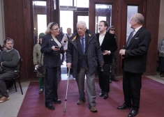 ФОТО: в Риге несколько сотен человек простились с Янисом Стрейчем