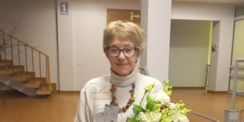 Lelde Stumbre kļūst par pirmās Dramaturgu asociācijas gada balvas laureāti.