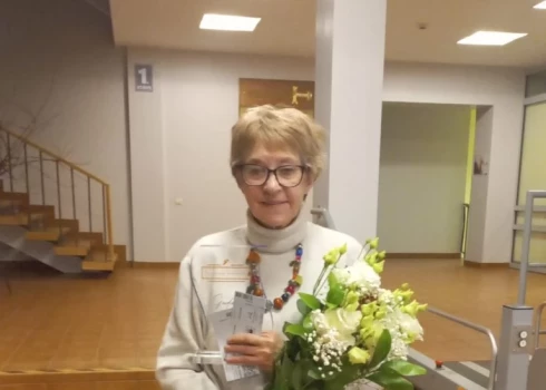 Lelde Stumbre kļūst par pirmās Dramaturgu asociācijas gada balvas laureāti.