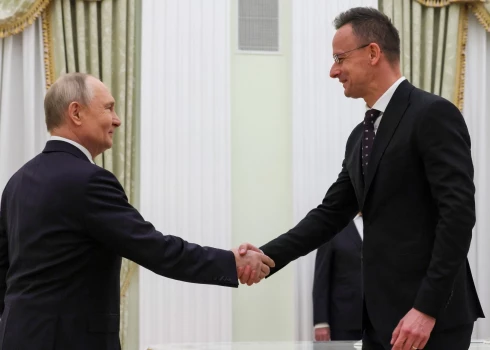 Krievijas diktators Vladimirs Putins un Ungārijas ārlietu ministrs Pēters Sijārto.