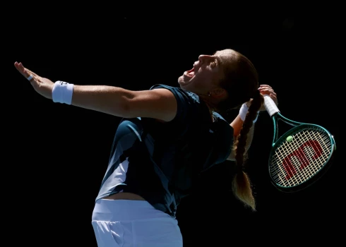 Ostapenko ar uzvaru pār Paolīni sasniedz Maiami "WTA 1000" turnīra astotdaļfinālu.