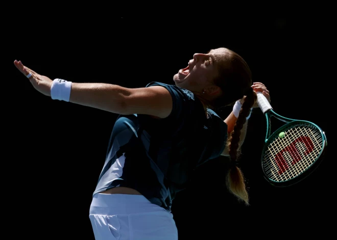 Ostapenko pieveic Paolīni un iekļūst Maiami turnīra astotdaļfinālā