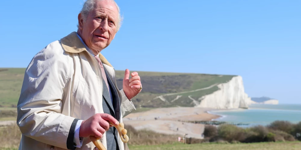 Karaļa Čārlza nozīmīgie vasaras plāni sākas Ārčija dzimšanas dienā.