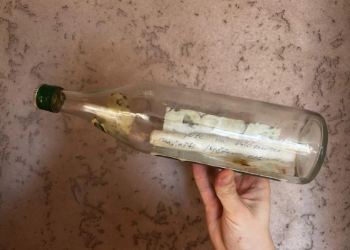 Zem krāsns Valmierā atrod 44 gadus senu vēstuli.