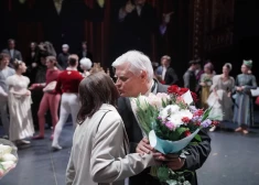 VIDEO, FOTO: ar krāšņu koncertu atzīmē ilggadējā Latvijas Nacionālā baleta mākslinieciskā vadītāja Aivara Leimaņa 50 darba gadu jubileju
