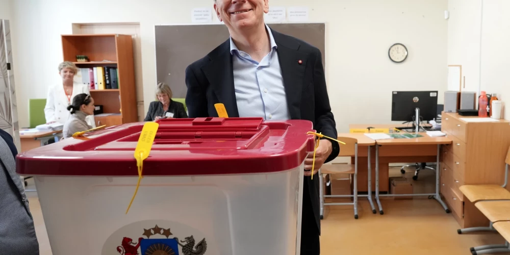 Президент Латвии предложил считать голоса вручную, чтобы исключить любые сомнения.