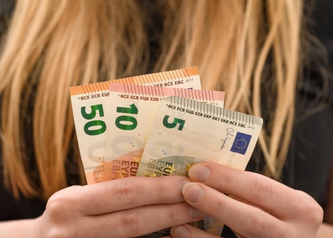 Молодые люди в Латвии мечтают пораньше выйти на пенсию. Но что их там ждет?