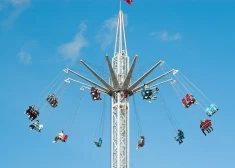 У торгового центра Mols в Риге в последний раз откроется парк аттракционов из Голландии