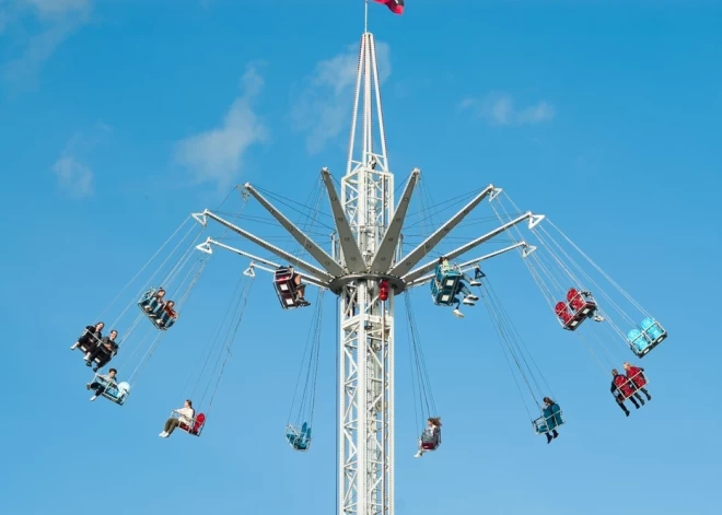 У торгового центра Mols в Риге в последний раз откроется парк аттракционов из Голландии