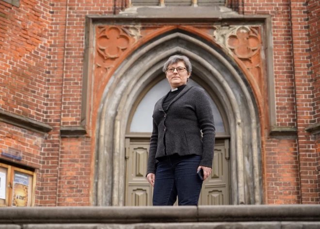 Vai kaķi nonāks debesīs? Kāpēc Bībelē šie dzīvnieki nav pieminēti, bet itin labi iejūtas Rīgas Anglikāņu baznīcā? Par dievnama minceni Grāciju un viņas slavu Vecrīgā kā arī citām tēmām gājām parunāties ar mācītāju Elīzu Zikmani.