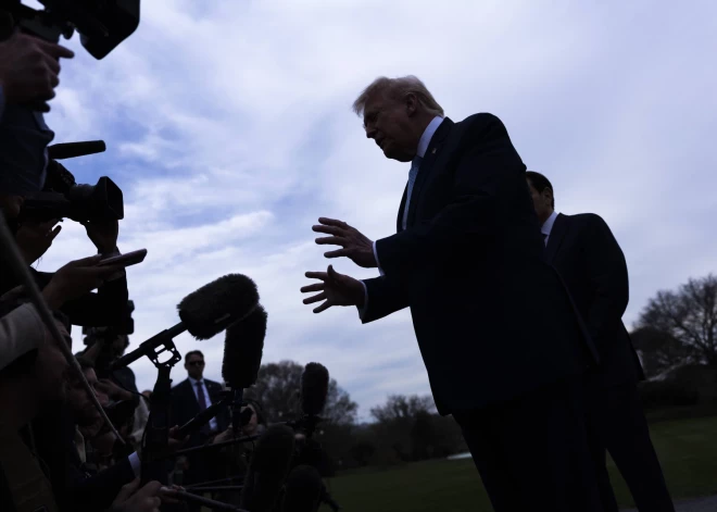 "Mums bija ļoti laba saruna" – Tramps atliek triecienus Irānas spēkstacijām