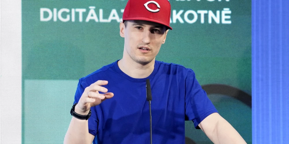 Элвис Страздиньш.