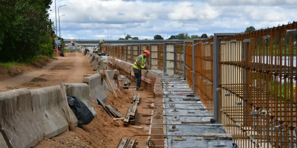 Ļoti svarīga ir sabiedrības informēšana. Regulāri tiek publicētas prognozes un brīdinājumi, kas ļauj vietējām pašvaldībām un iedzīvotājiem sagatavoties plūdiem.