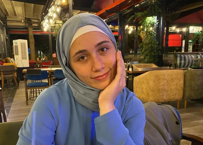 Rebeka Ibrahima ar meitām drošības apsvērumu dēļ atgriežas Latvijā