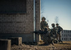 Жителей Латгале предупредили об интенсивном движении военных вертолетов из-за учений НАТО