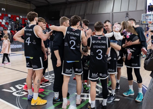 Valmieras basketbolisti nodrošina vietu Latvijas-Igaunijas līgas pusfinālā.