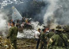 Kolumbijā nogāzusies militārā lidmašīna ar 125 cilvēkiem