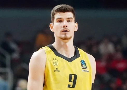  Latvijas basketbolists Roberts Blumbergs pirmdien guva 11 punktus Turcijas čempionāta mačā.