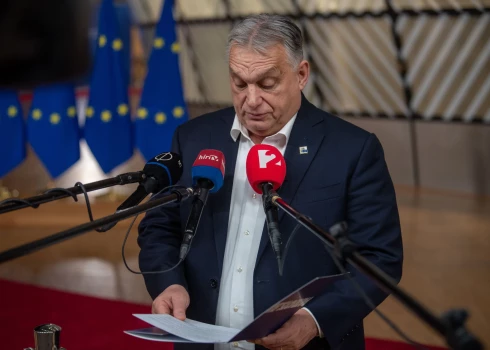 BRUSSELS – Hungarian Prime Minister Viktor Orbán addresses the press after the first day of the EU summit. European Commission President Ursula von der Leyen stated at an earlier summit that a decision must be made on financial aid to Ukraine. ANP JONAS ROOSENS netherlands out - belgium out(Photo by JONAS ROOSENS/ANP/Sipa USA)