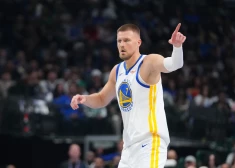 Porziņģis produktīvs uzvarā pār bijušo komandu, "Warriors" nopietnas traumas dēļ zaudē vēl vienu spēlētāju